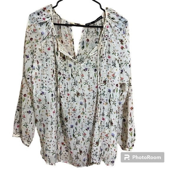 ZARA Basic White Floral Blouse Size Medium - Picture 3 of 5